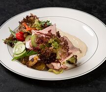 Салат с ростбифом