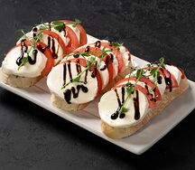 Брускетта пушка-ракета с моцареллой 