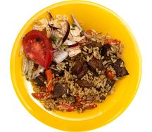 Плов из говядины с овощным салатом