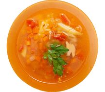 Уха с лососем и помидором