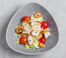 Салат Цезарь с куриной грудкой