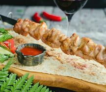 Шашлык из куриной грудки в лаваше