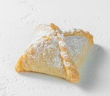 Шарлотка яблоком и корицей