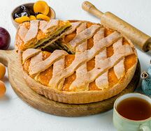 Пирог с курагой и черносливом