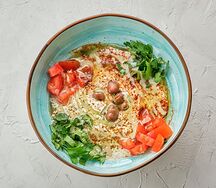 Варёные бобы в соусе из тахины