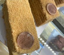 Пирожное медовик