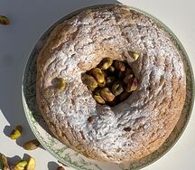 Заварное кольцо с фисташковым кремом и малиной