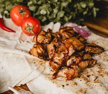 Сочные куриные крылышки, томленные в остром соусе