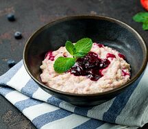 Каша овсяная с сухофруктами