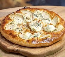 Хачапури с грушей и сыром Дорблю