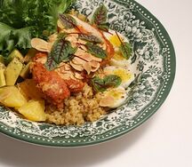 Боул с булгуром и хрустящей курочкой