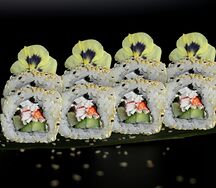 Калифорния с крабом сурими в кунжуте