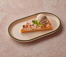 Пирог с яблоком и фундуком 