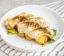 Кальмар гриль с картофелем
