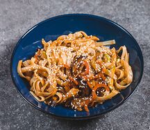 Wok с курицей и овощами