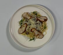 Паста с курицей и грибами
