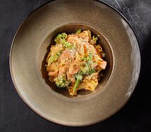 Феттуччине с лососем и брокколи