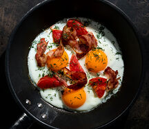 Яичница-глазунья из трех яиц