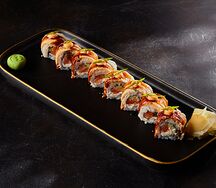 Ролл с угрем, лососем и спайси-соусом