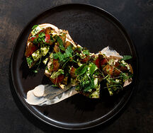 Брускетта с томатами, брынзой и соусом Песто