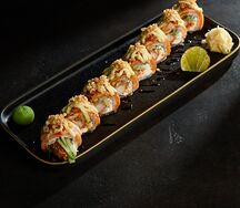 Опаленная Филадельфия с лососем, томатной сальсой и соусом васаби