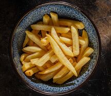 Картофель фри с сырным соусом