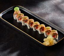 Ролл с угрем, крабом и сливочным сыром