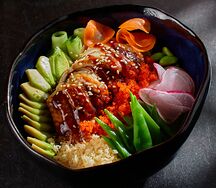 Боул Копченый угорь с соусом имбирным