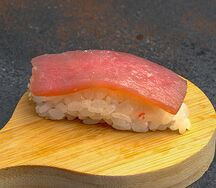 Суши с тунцом