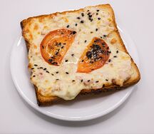 Тост запеченный с курицей