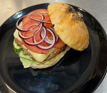 Бургер дымный с куриной котлетой гриль