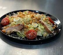 Салат Цезарь с копчёной курочкой