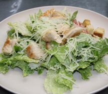 Салат Цезарь с куриным филе