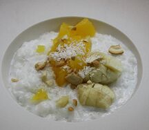 Рисовая каша на кокосовом молоке с персиком