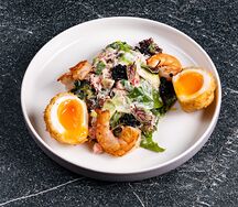Салат с крабом и креветками