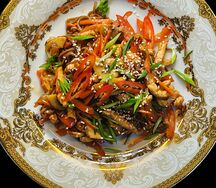 Удон с курицей и шампиньонами