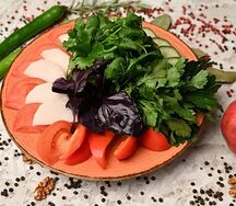 Ассорти из свежих овощей