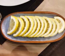 Дольки лимона