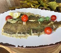 Камбала, запеченная по-средиземноморски