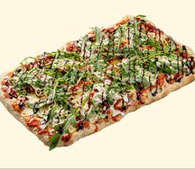 Римская пицца с анчоусами и страчателлой