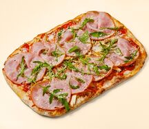 Римская пицца с ветчиной и грибами