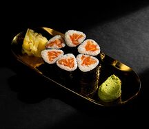 Маки с лососем