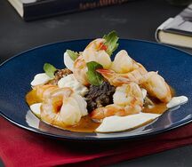 Креветки тигровые с фирменным соусом и копченым сыром