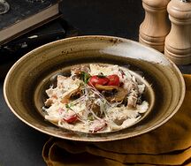 Фарфалле с курицей и грибами