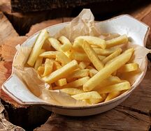 Картофель фри с пармезаном и кетчупом