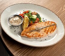 Стейк из семги на гриле