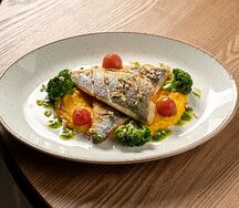 Филе дорадо с пюре из печёной моркови