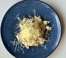 Паста с цыплёнком и грибами в сливочном соусе