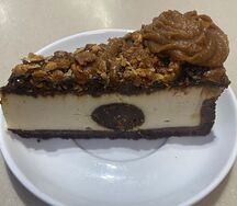 Торт чизкейк Арахисовый кранч