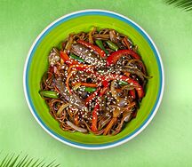 Вок гречневая лапша с говядиной в пикантном соусе